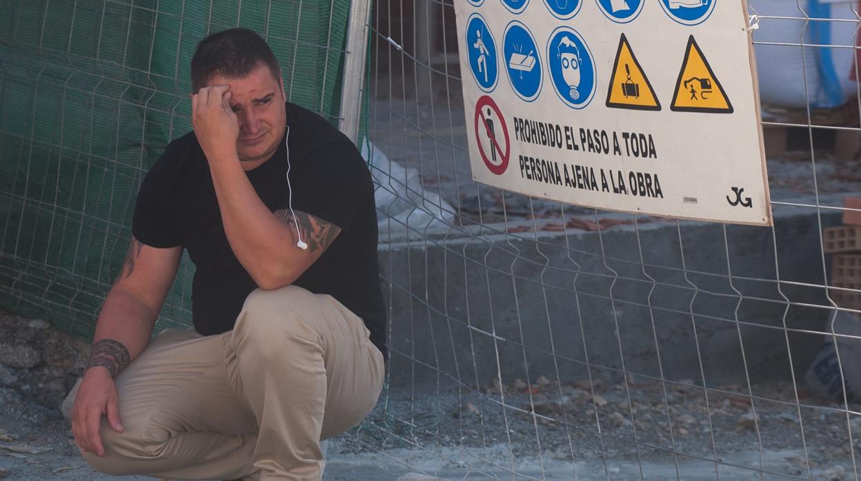 Florin durante los registros en la casa de Sergio