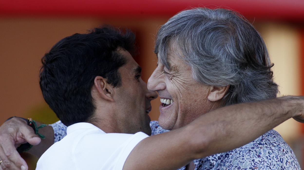 Martín saluda a Paco Gallardo