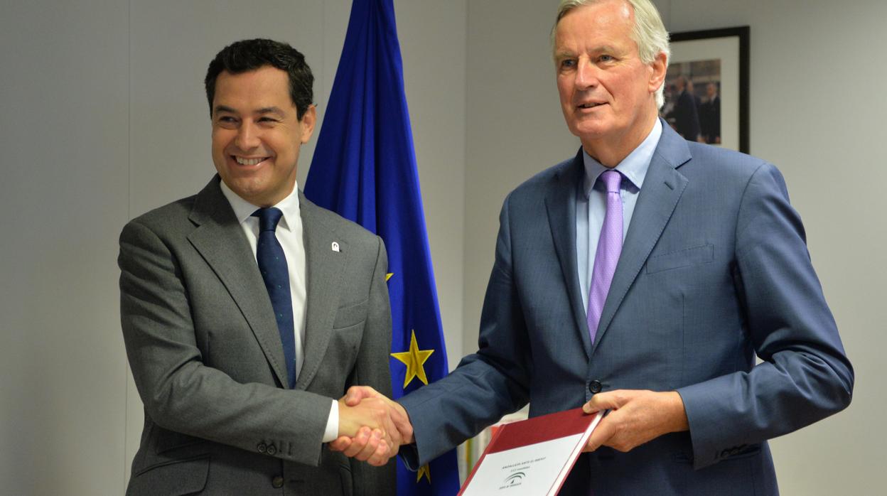 Juanma Moreno y el jefe negociador de la UE, Michael Barnier