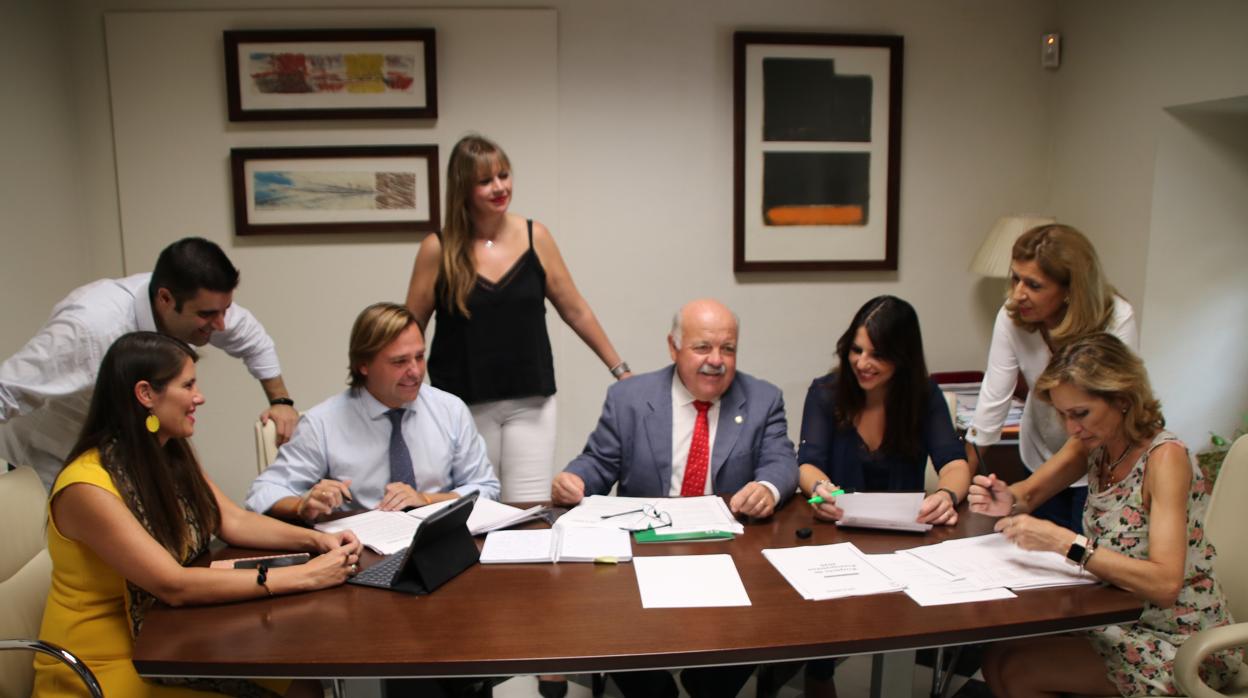 Reunión de los delegados con el consejero de Salud esta tarde en Córdoba