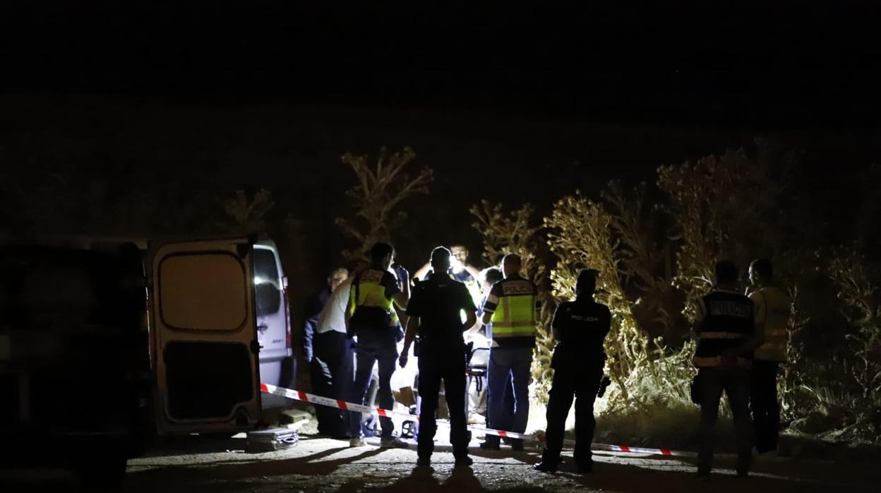 La Policía, en el lugar donde fue hallado el cadáver en el Arenal