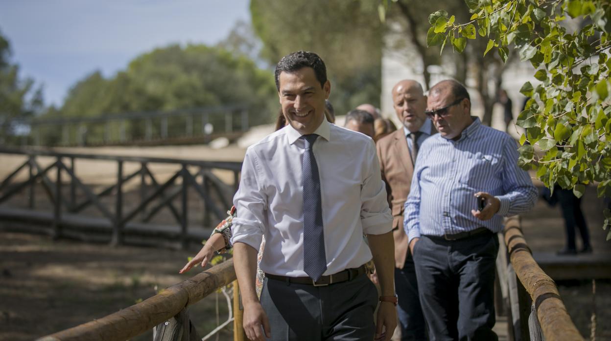 El presidente de la Junta, Juanma Moreno, este martes en el Parque de Doñana