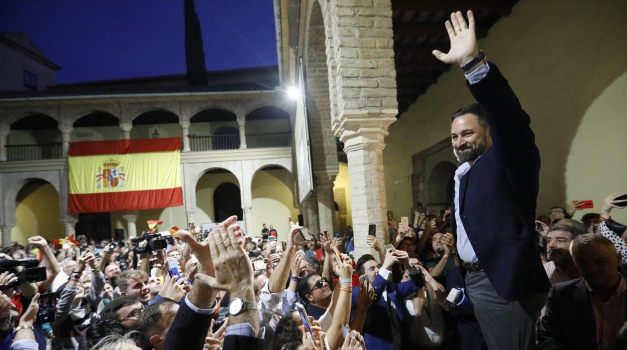 Santiago Abascal, ante los asistentes del mitin de Vox en Córdoba