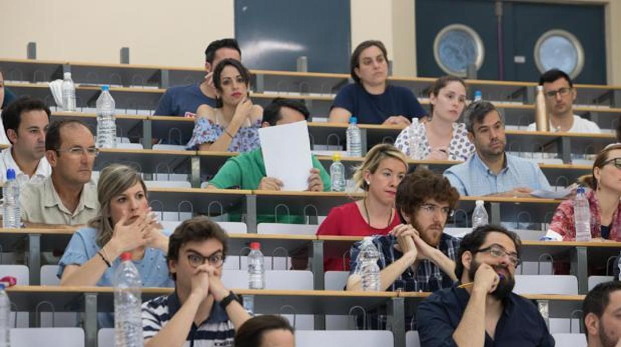 Opositores durante un exmane