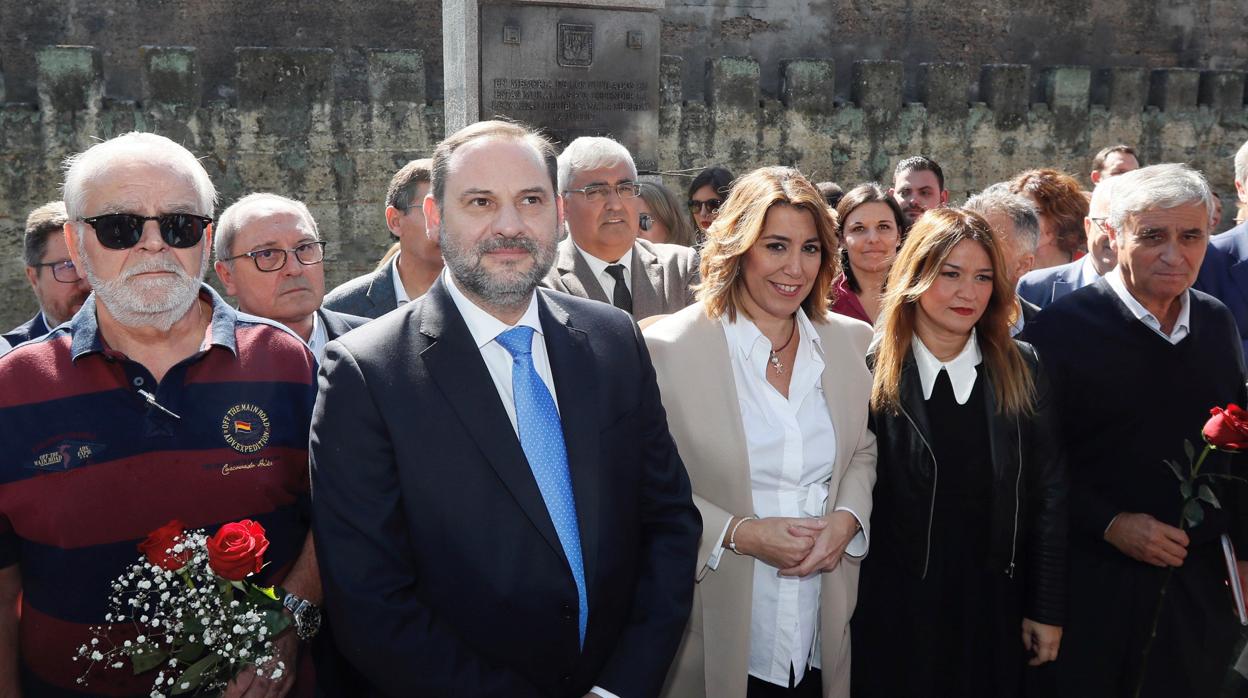 Susana Díaz junto a José Luis Ábalos este jueves en un homenaje a los caídos en la guerra civil