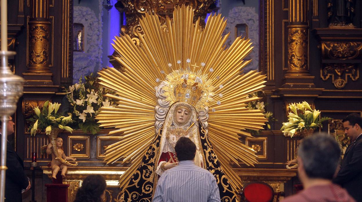 Besamanos de la Virgen de los Dolores en 2010