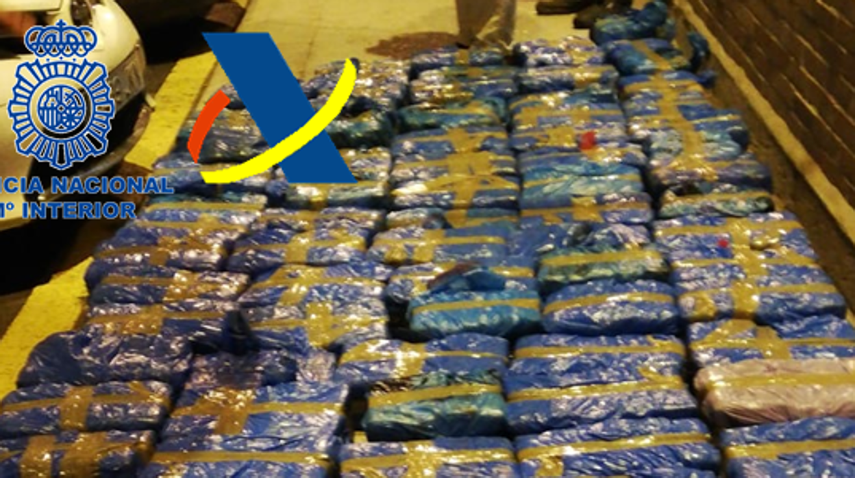 Fardos incautados durante la operación