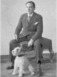 Ismael González de la Serna, con uno de sus perros.