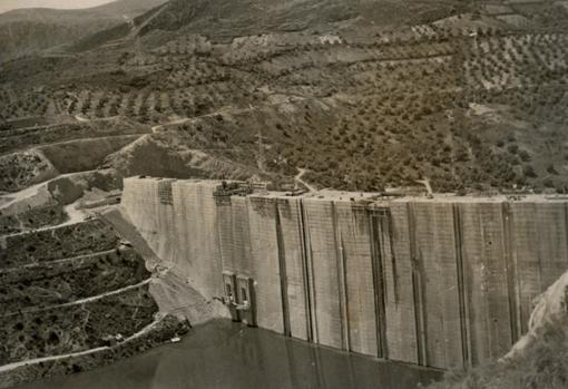 Medio siglo del pantano de Iznájar: Así se construyó el mayor «lago» de Andalucía