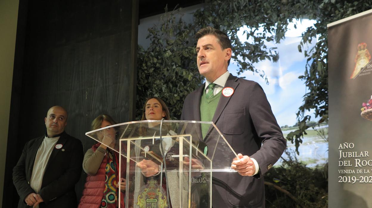 Santiago Padilla, presidente de la Hermandad Matriz de Almonte se dirigie a los medios