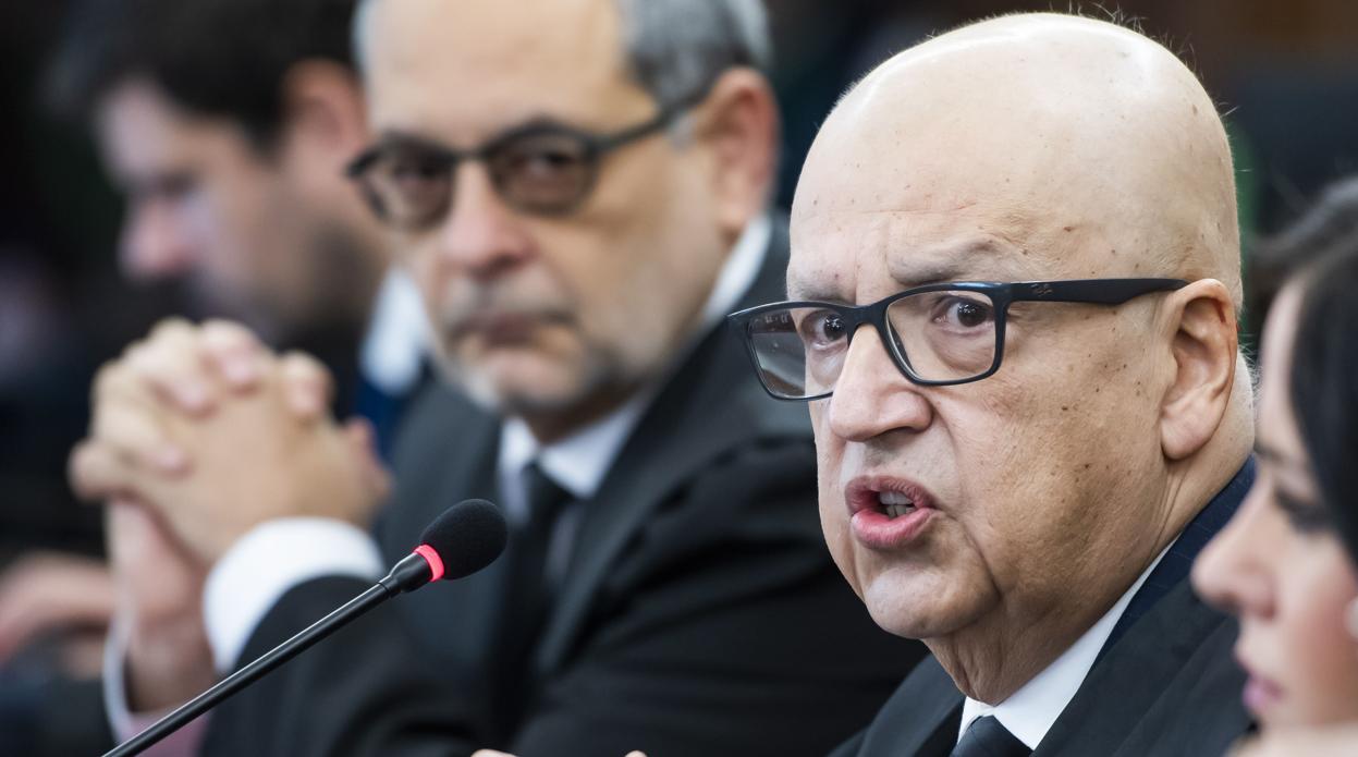 José Rebollo, abogado del exinterventor, en un primer plano, y Enrique del Río, en segundo plano