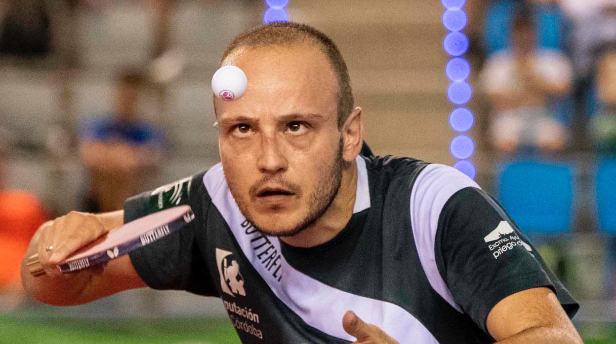 Carlos Machado realiza un saque en un encuentro de esta temporada