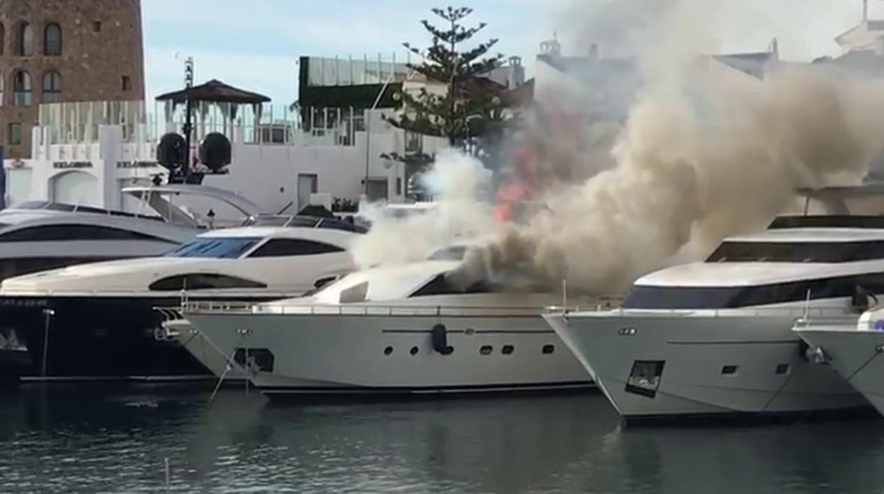 Un momento del incendio