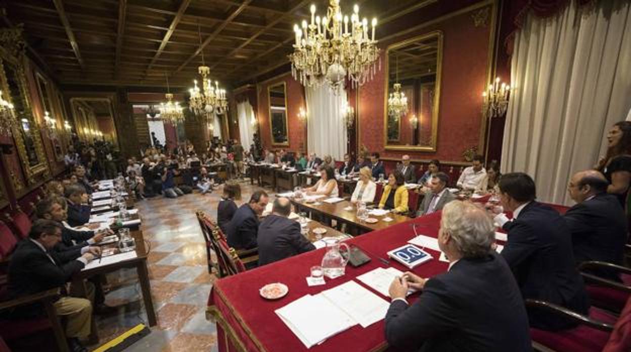 El pleno del Ayuntamiento de Granada ha aprobado el plan con los votos en contra del PSOE.
