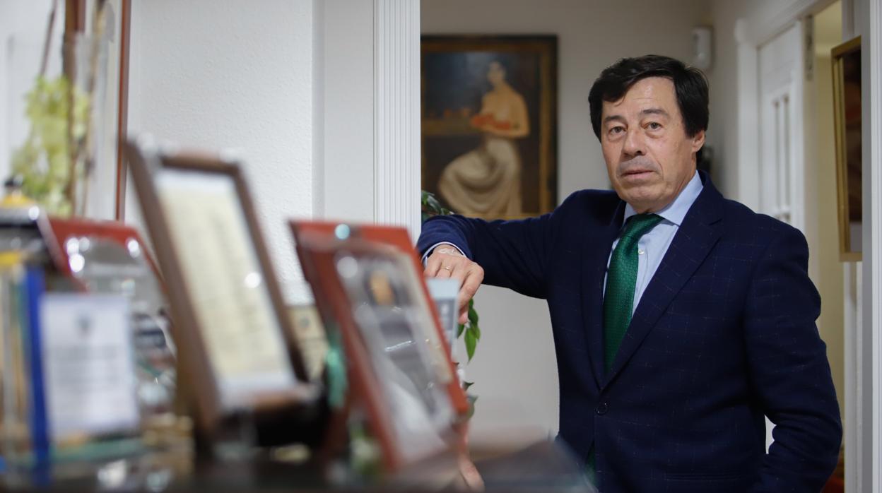 Miguel Ángel Caracuel: «Si no eres humano, no eres médico. Eres científico»