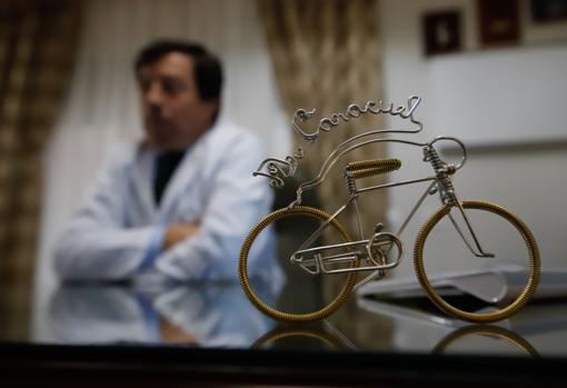 Miguel Ángel Caracuel: «Si no eres humano, no eres médico. Eres científico»