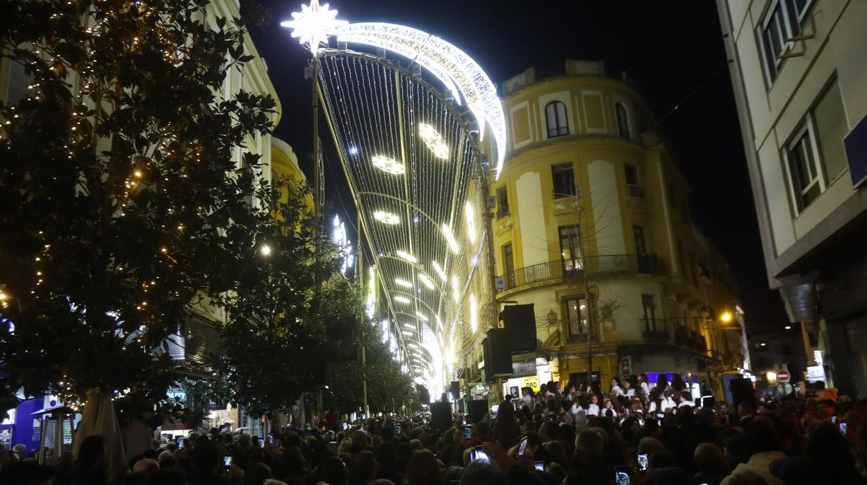 Espectáculo de luz y música en la calle Cruz Conde de Córdoba