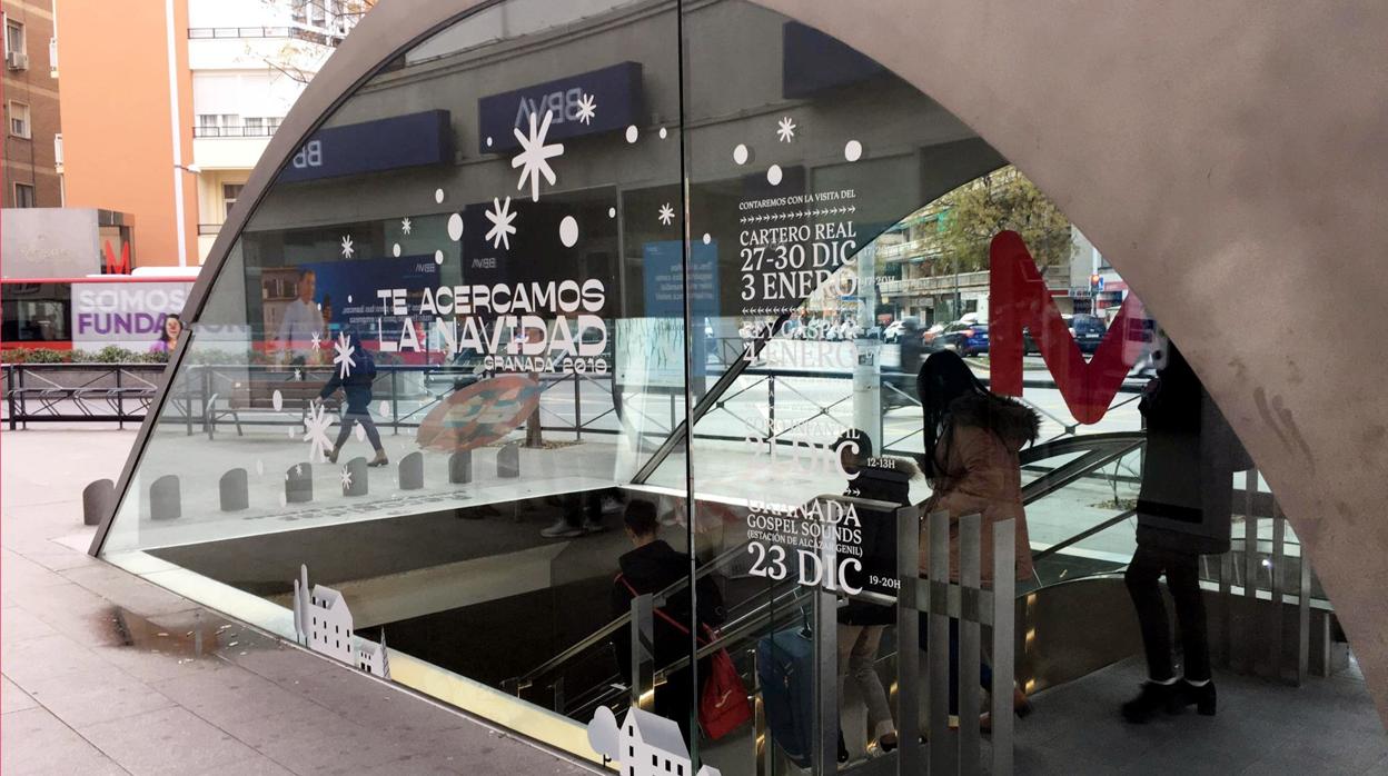 El metro de Granada ha reforzado su servicio por Navidad.