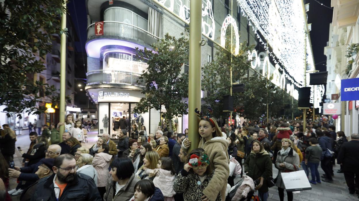 Espectáculo navideño de luz y música en la calle Cruz Conde