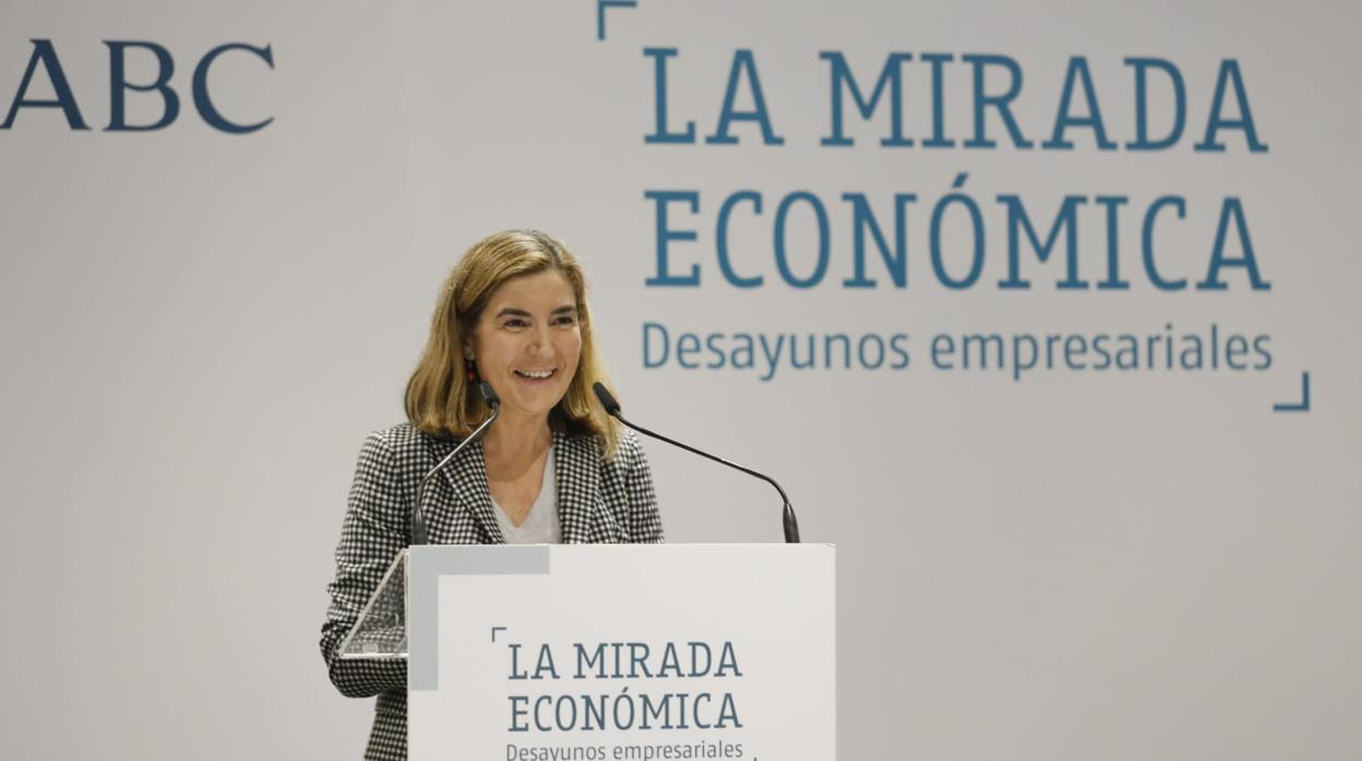 La consejera, durante su charla