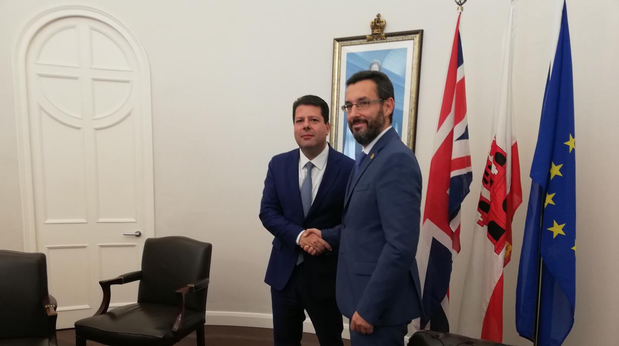 Fabian Picardo, en octubre, durante la recepción que brindó al alcalde de La Línea de la Concepción