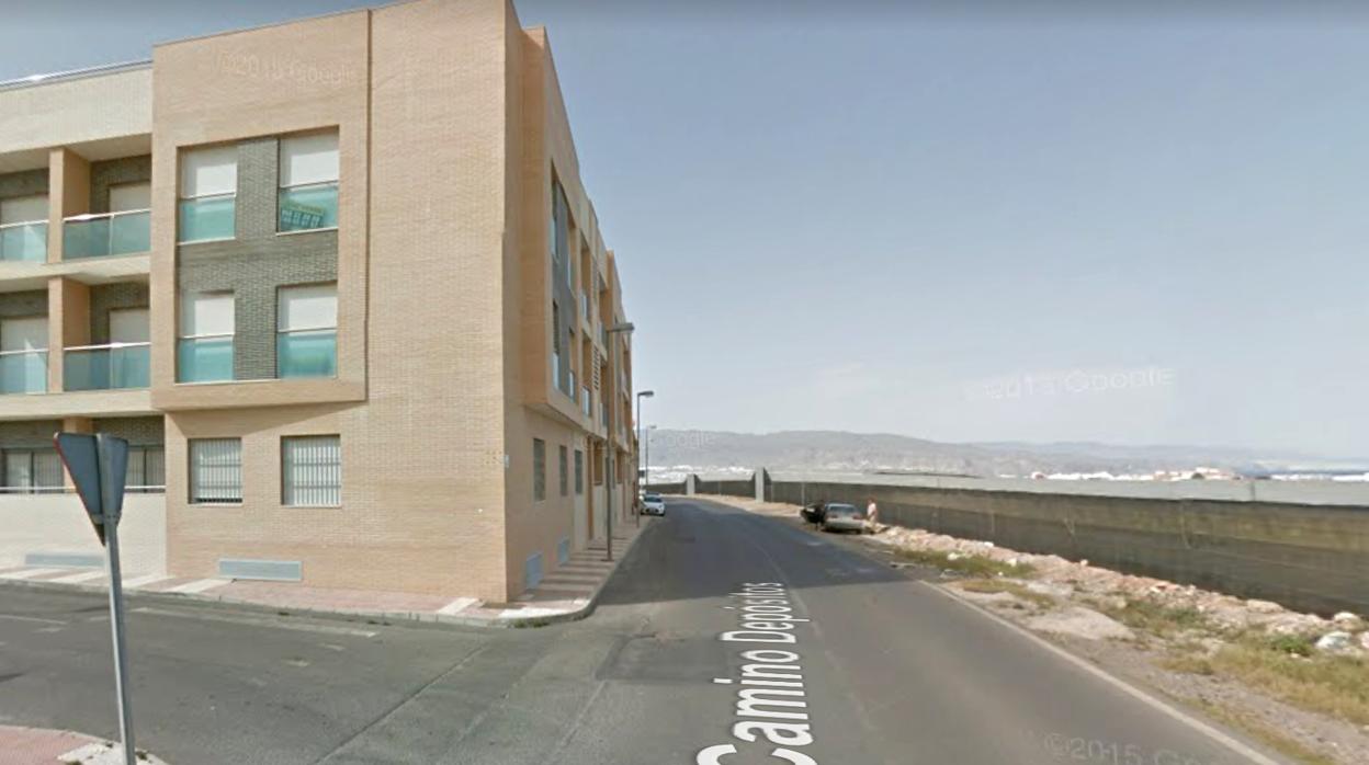 Camino donde se produjo el atropello el pasado domingo en Roquetas de Mar