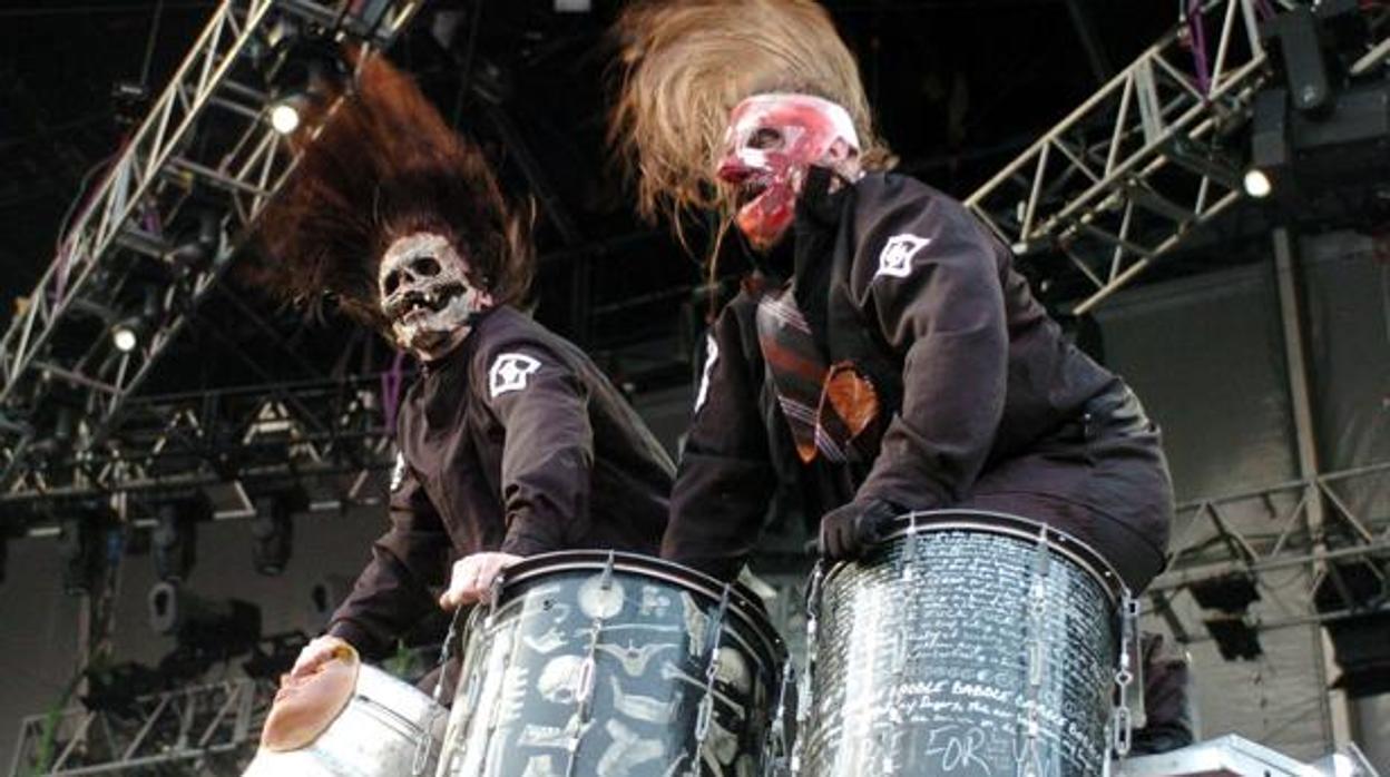 Dos mienbros de Slipknot en concierto