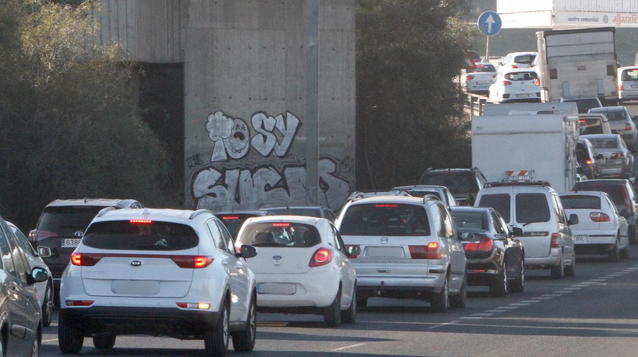 Atasco en las inmediaciones de la a-49