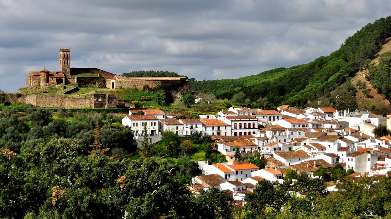 Vista de Almonaster, en la Sierra de Huelva