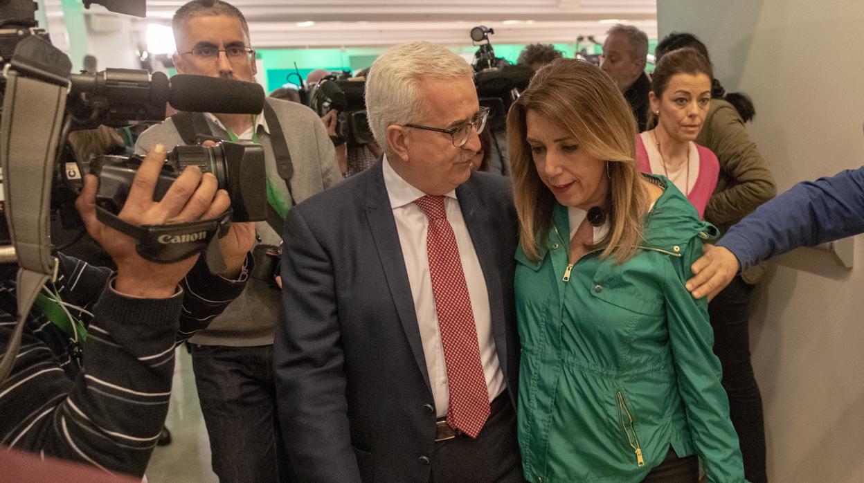 Jiménez Barrios y Susana Díaz el día que conocieron los resultados del Parlamento andaluz