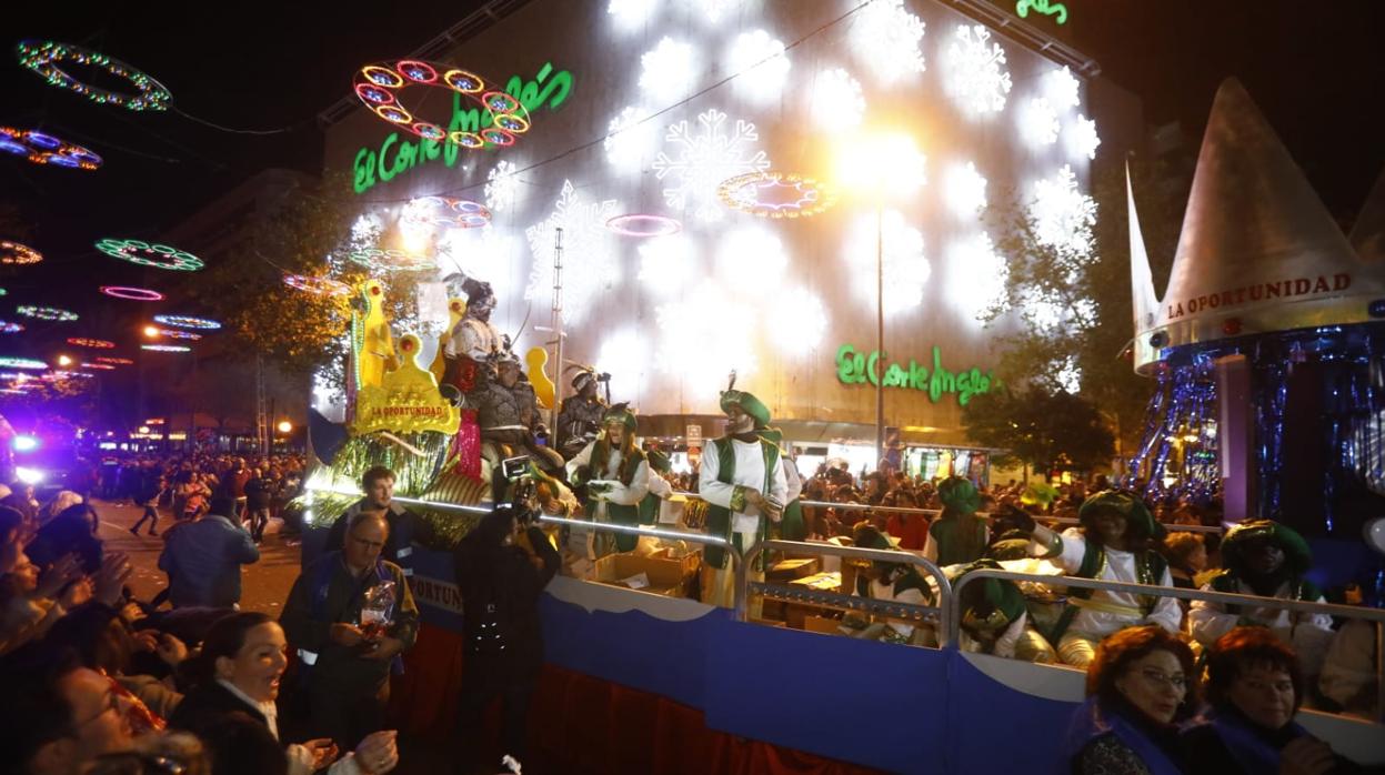 La carroza de Gaspar, esta tarde transitando por Ronda de los Tejares