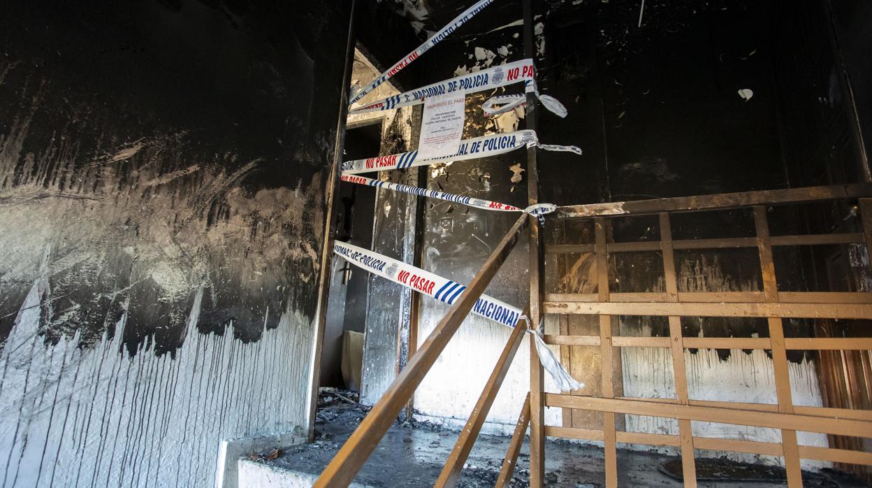 Imagen que ha dejado el incendio de este martes en la calle Salvador Rueda de Huelva