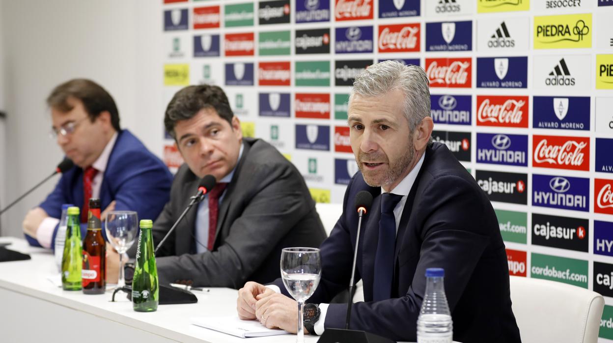 Los administradores judiciales del Córdoba CF, Estepa (centro) y Bernabé (derecha)