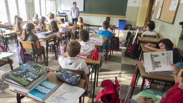 Los inspectores de Educación de Andalucía exigen igualdad para sus interinos