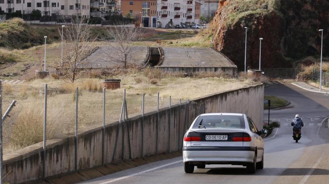 Tramo municipal de la Ronda Norte a su paso por Mirabueno