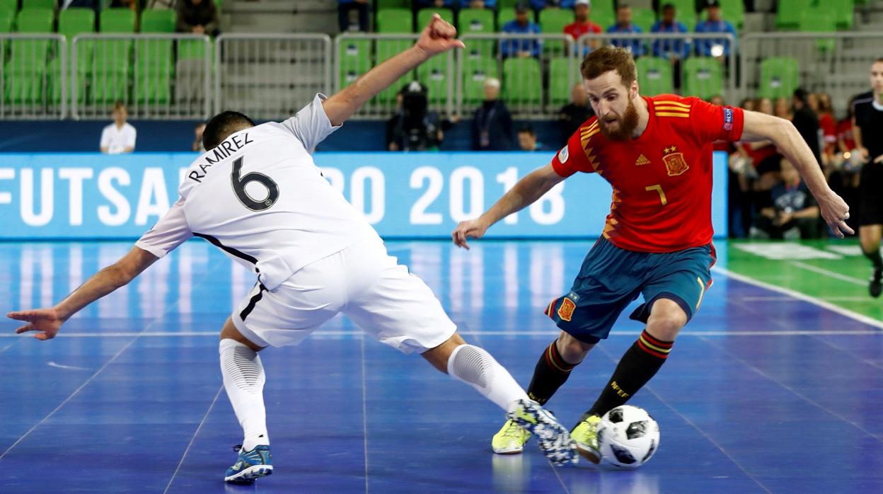 El pívot cordobés Francisco Javier Solano, en un partido con España