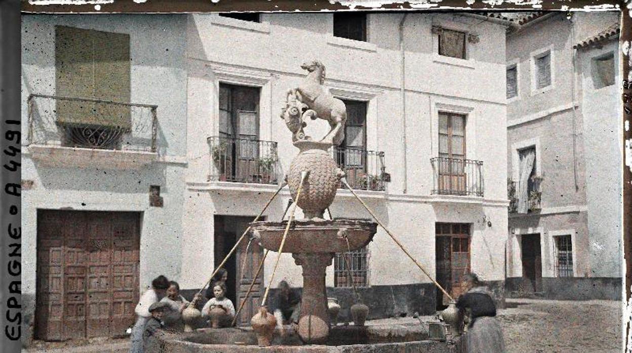 Autocromo tomado en la Plaza del Potro en junio de 1914