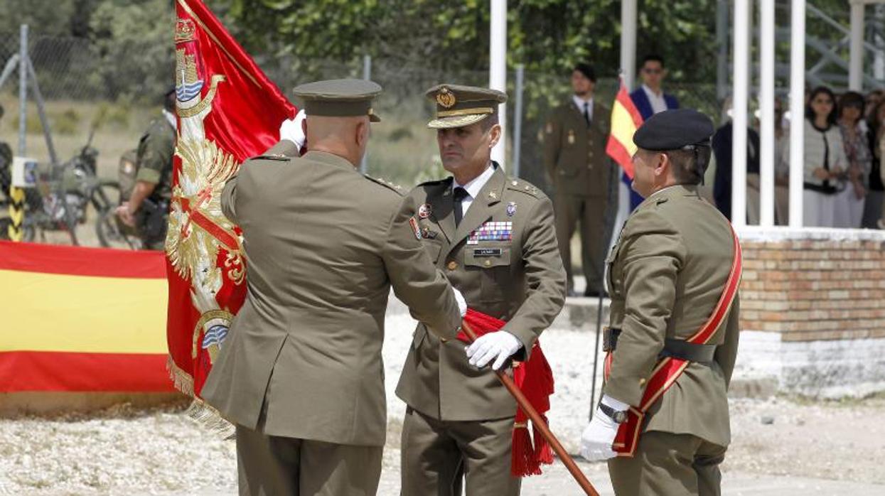 Relevo del general Aroldo Lázaro como máximo mandatario de la «Guzmán el Bueno» X