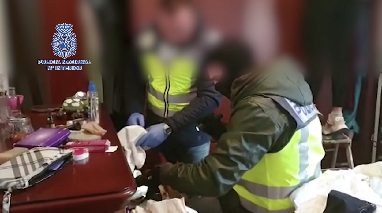 Registro practicado por los agentes de la Udyco durante las detenciones