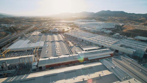 Cosentino suspende al completo su producción y distribución en España