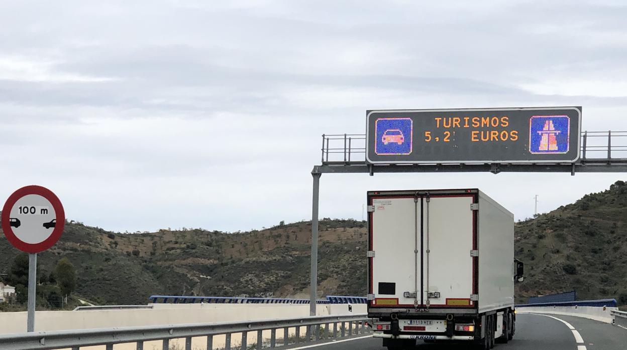 La subida se anuncia en los luminosos de la carretera