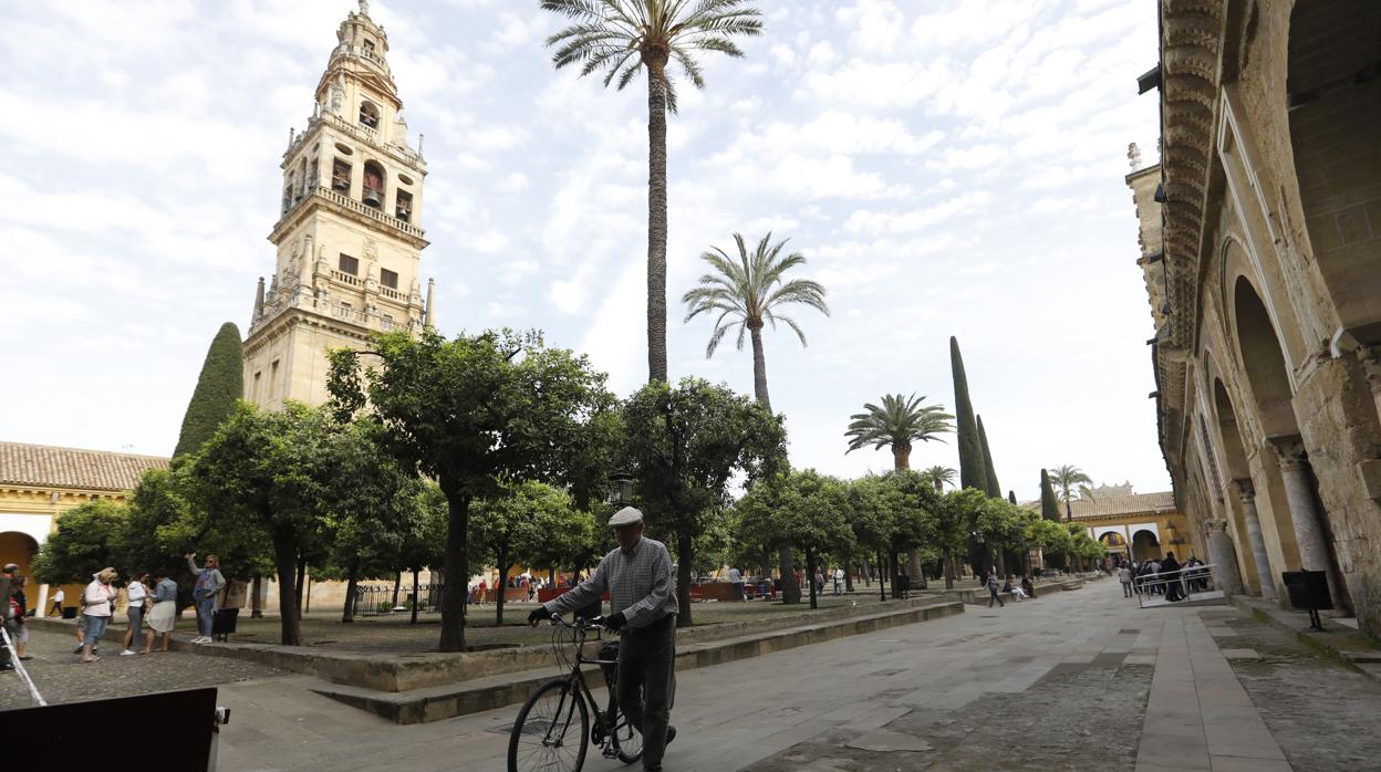 Patio de los Naranjos de la Mezquita-Catedral, corazón de la carrera oficial de la Semana Santa de Córdoba