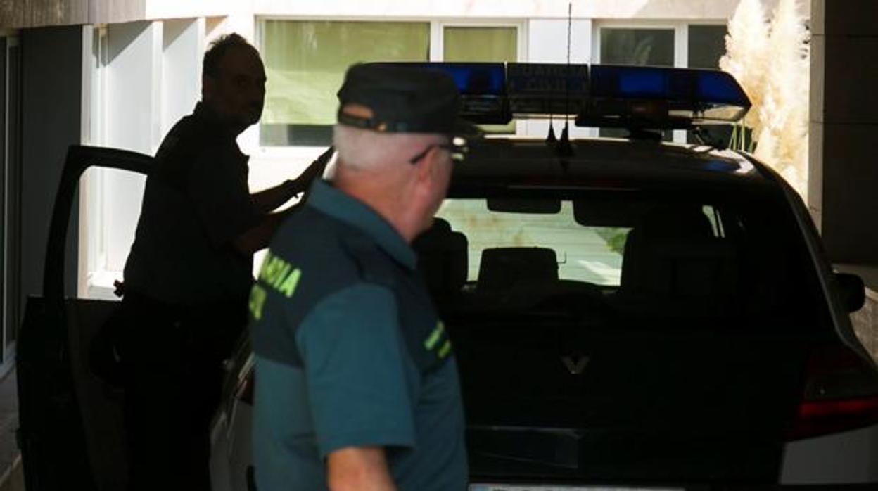 Imagen del traslado del novio de Dana Leonte en los juzgados de Vélez-Málaga