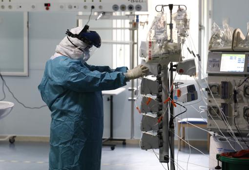Trabajo en la UCI del hospital de la Cruz Roja de Córdoba