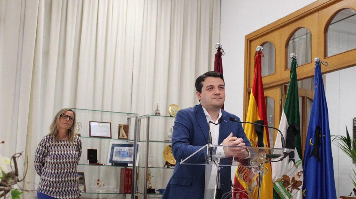 José María Bellido e Isabel Albás, ayer en rueda de prensa por videconferencia