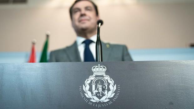 PSOE y Adelante piden que se retire el «escudo» del presidente