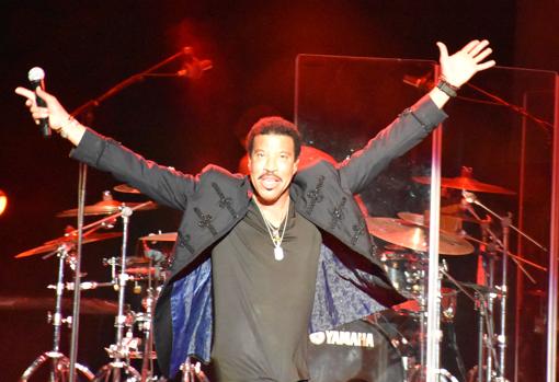 Lionel Rochie ha anunciado que pospone su concierto en Marbella al verano de 2021