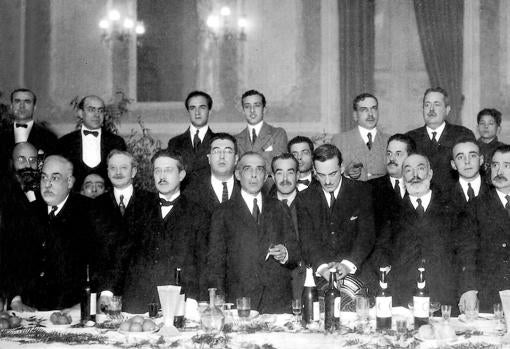 Julio Romero de Torres, durante un banquete de homenaje en el Círculo de la Amistad