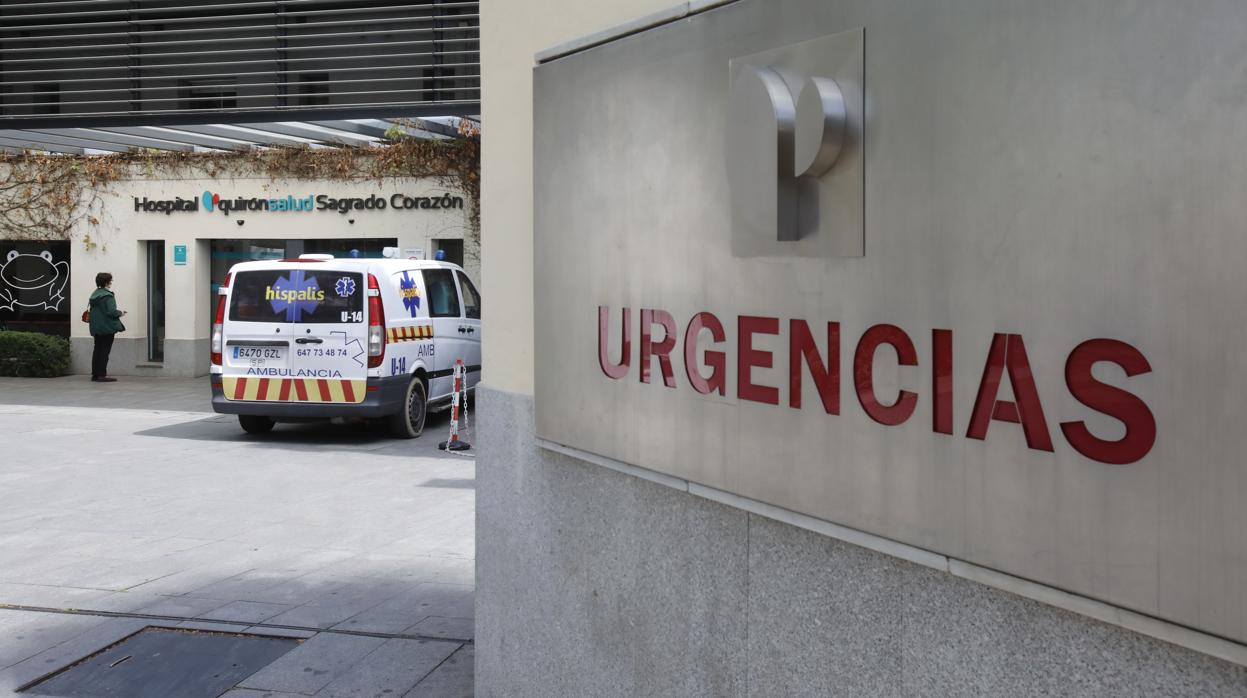 Imagen de la entrada de Urgencias en un hospital privado de Sevilla
