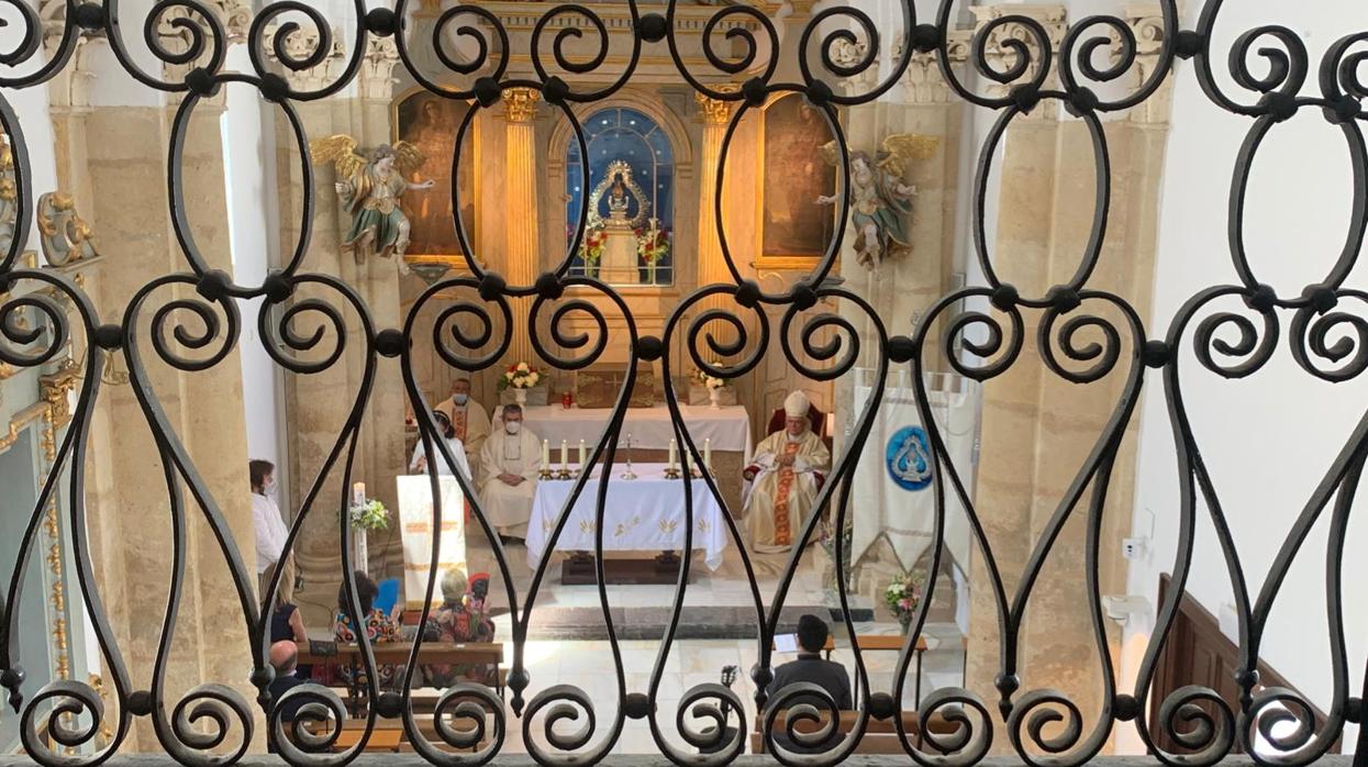 El Obispo de Córdoba celebra la misa de la Virgen de la Salud